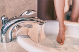 Tips for taking care of your skin during the winter - bath temperature 